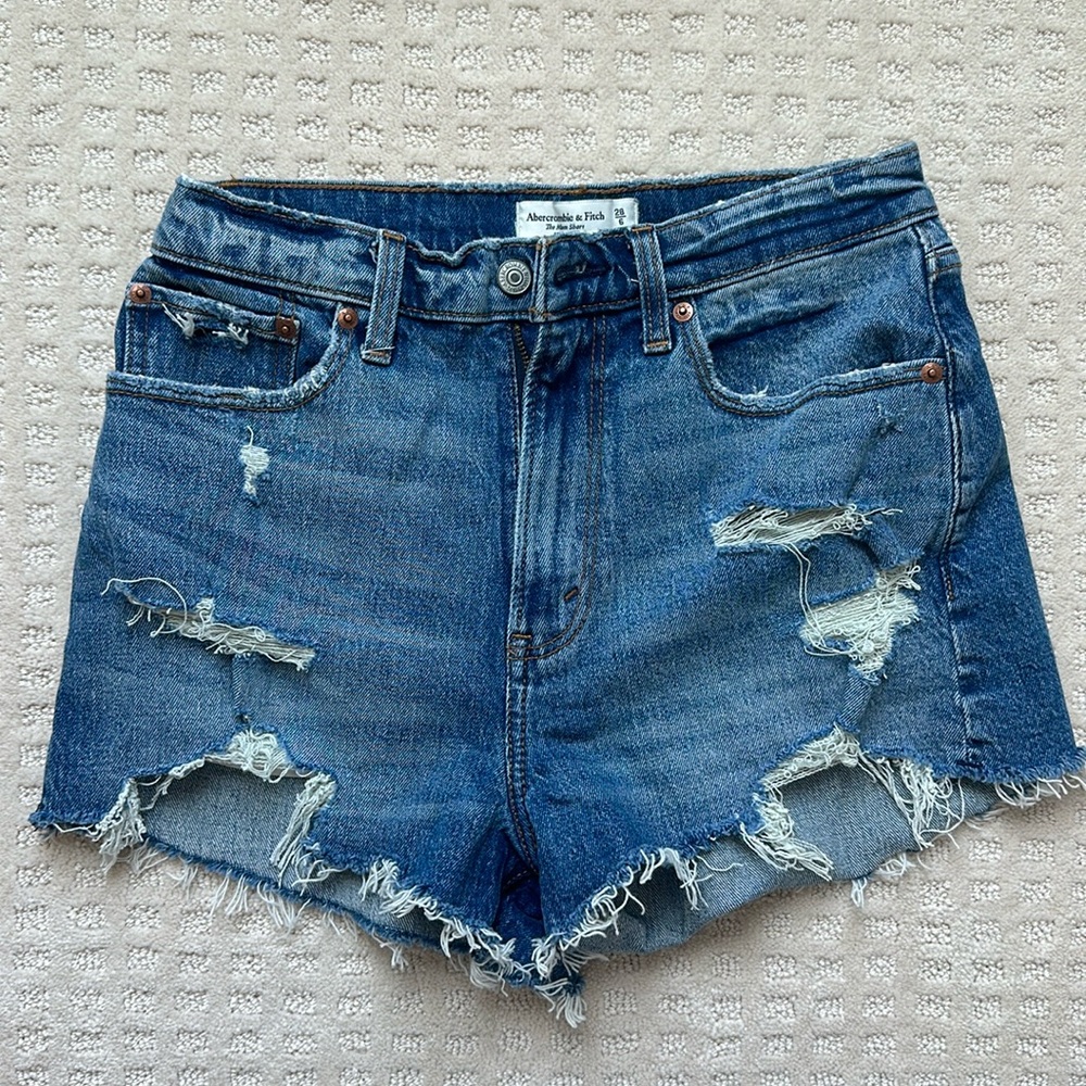 Abercrombie high rise mom short